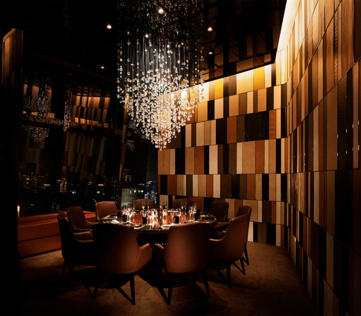 Красивый интерьер ресторана в отеле Ritz-Carlton Hong Kong