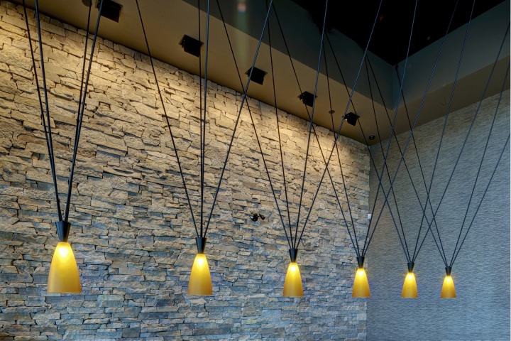 Подвесные светильники ресторана P.F. Chang в Канаде