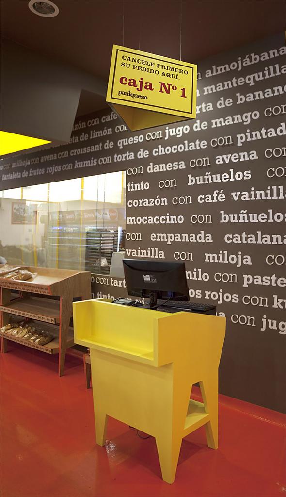 Потрясающий интерьер магазина-кафе Paniqueso