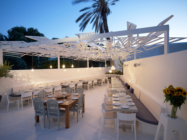 Уникальная конструкции крыши ресторана Phos в Греции