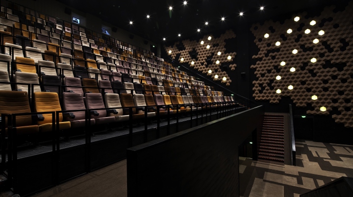 Потрясающий интерьер кинотеатра Pixel Box