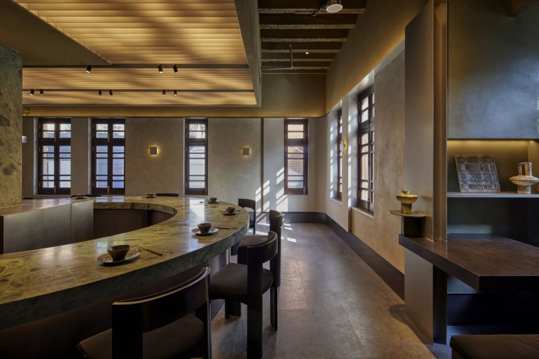 полукруглая барная стойка Conglong restaurant