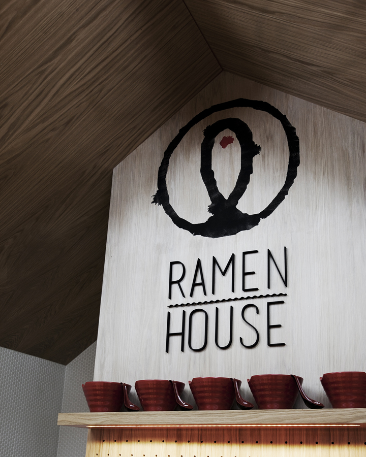 Респектабельный интерьер ресторана Ramen House в Австралии