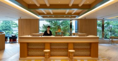 ресепшен The Royal Park Hotel Ginza