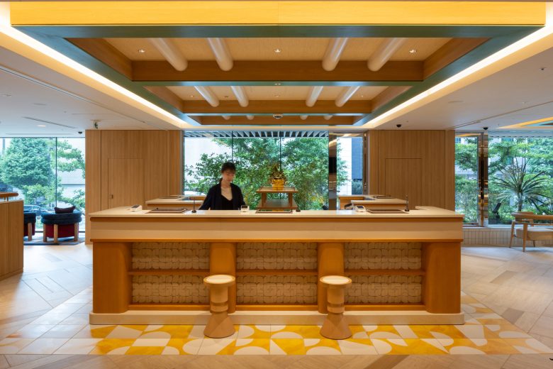 ресепшен The Royal Park Hotel Ginza