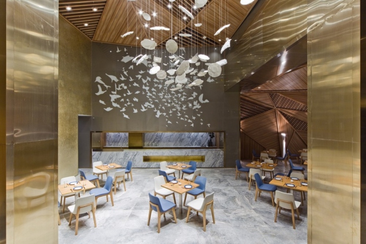 Яркий дизайн интерьера ресторана Grand Skylight Hotel от PANORAMA в Китае