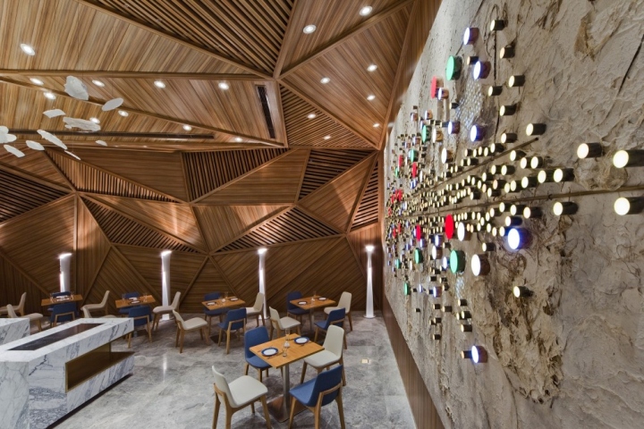 Головокружительный дизайн интерьера ресторана Grand Skylight Hotel от PANORAMA в Китае