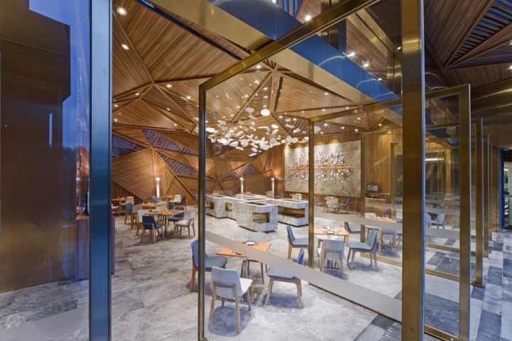 Современный дизайн интерьера ресторана Grand Skylight Hotel от PANORAMA в Китае