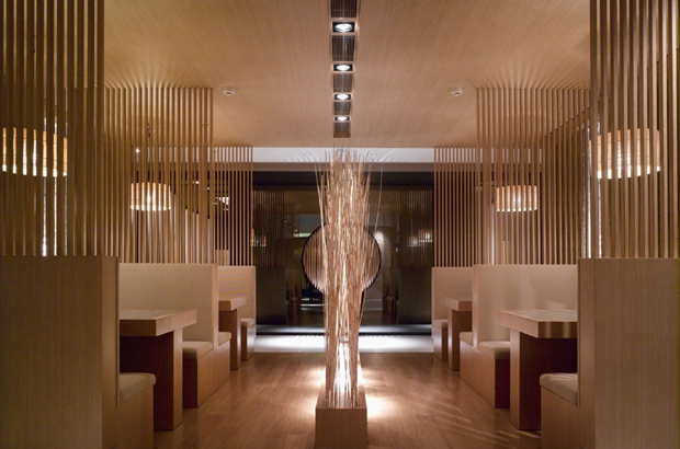 Деревянное покрытие поверхностей ресторана Nishimura в Китае
