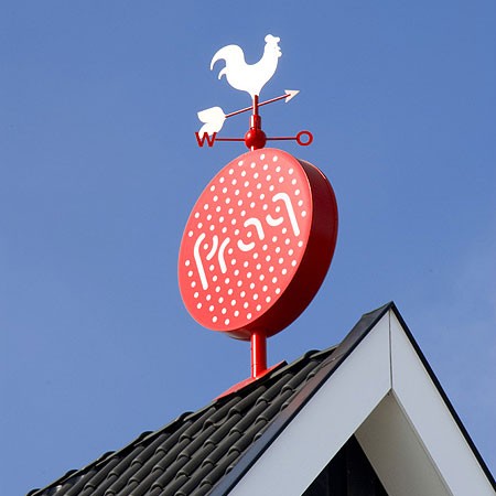 Вывеска ресторана Praq в Нидерландах