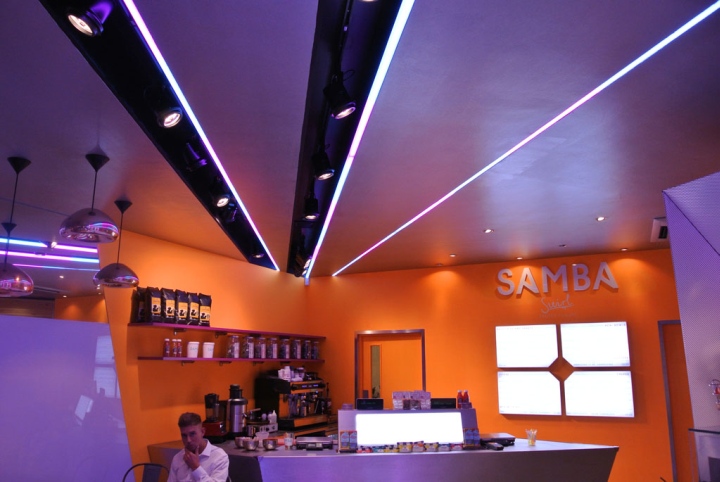 Потрясающий интерьер магазина мороженого Samba Swirl в Лондоне