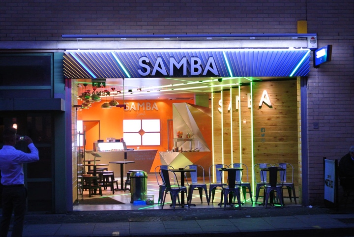 Красивый интерьер магазина мороженого Samba Swirl в Лондоне