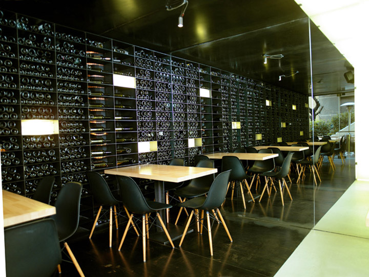 Респектабельный интерьер ресторана Scala Vinoteca