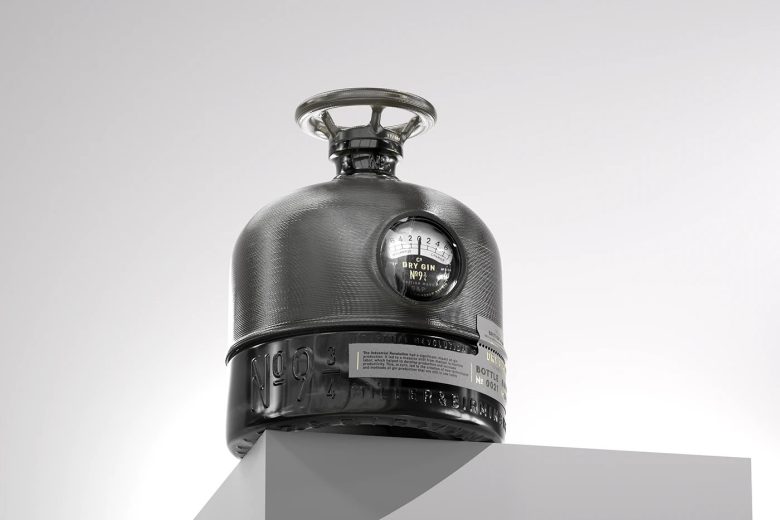 серая бутылка с виски на подставке 9¾ by Constantin Bolimond