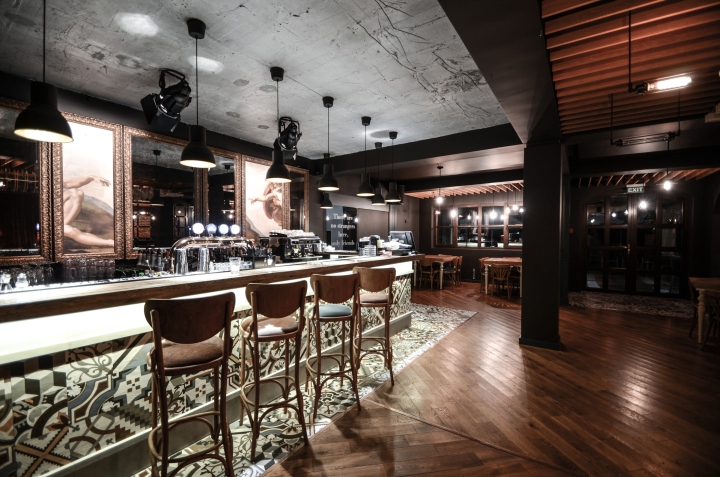 Респектабельный интерьер паба Smart Pub