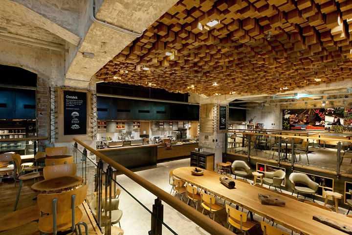 Роскошный интерьер магазина Starbucks в Амстердаме