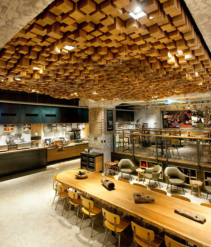 Удивительный интерьер магазина Starbucks в Амстердаме