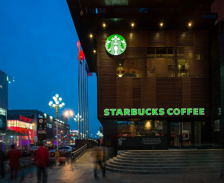 Потрясающий интерьер кофейни-магазина Starbucks Zhongxing