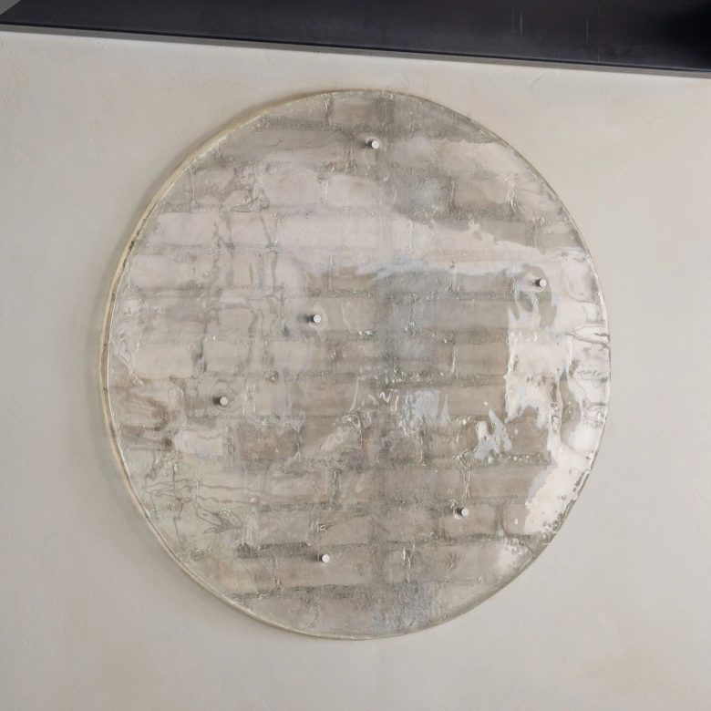 стеклянное украшение на стене Kramer Restaurant