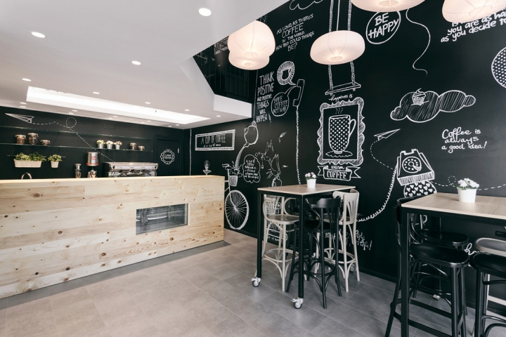 Роскошный интерьер кофейни Stock Coffee в Сербии
