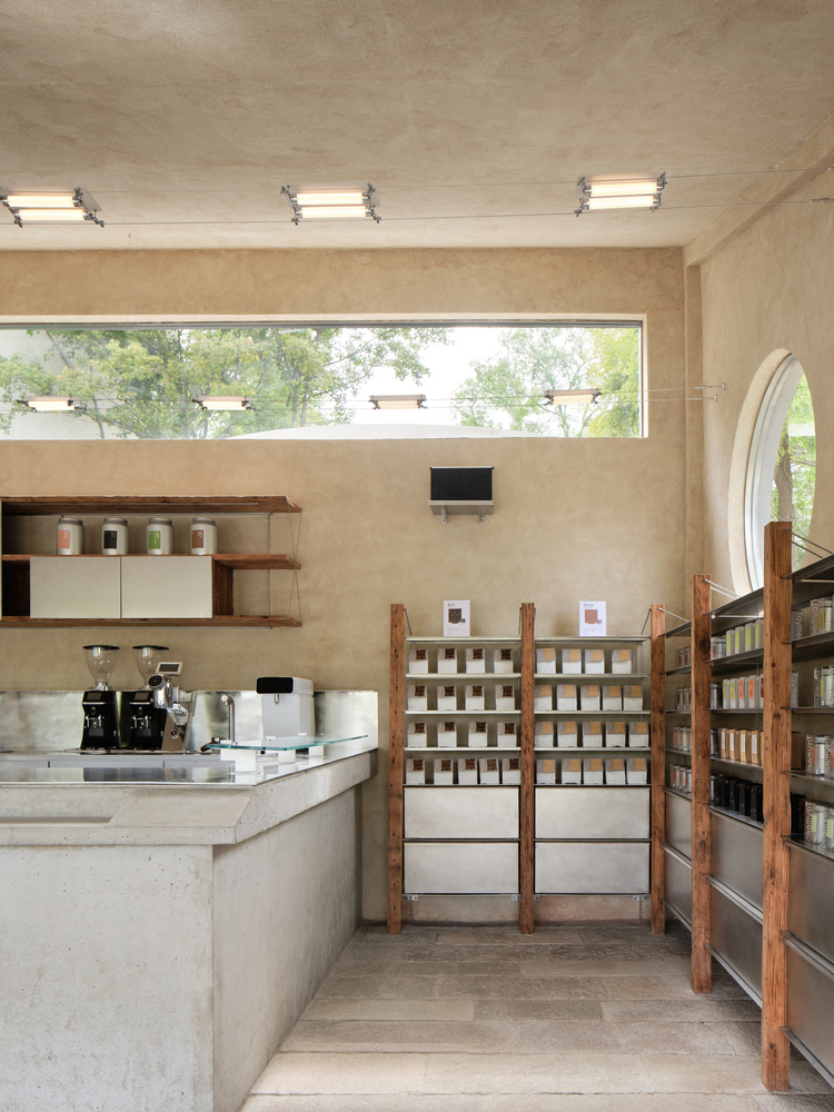 стойки с продукцией MSLAN corner