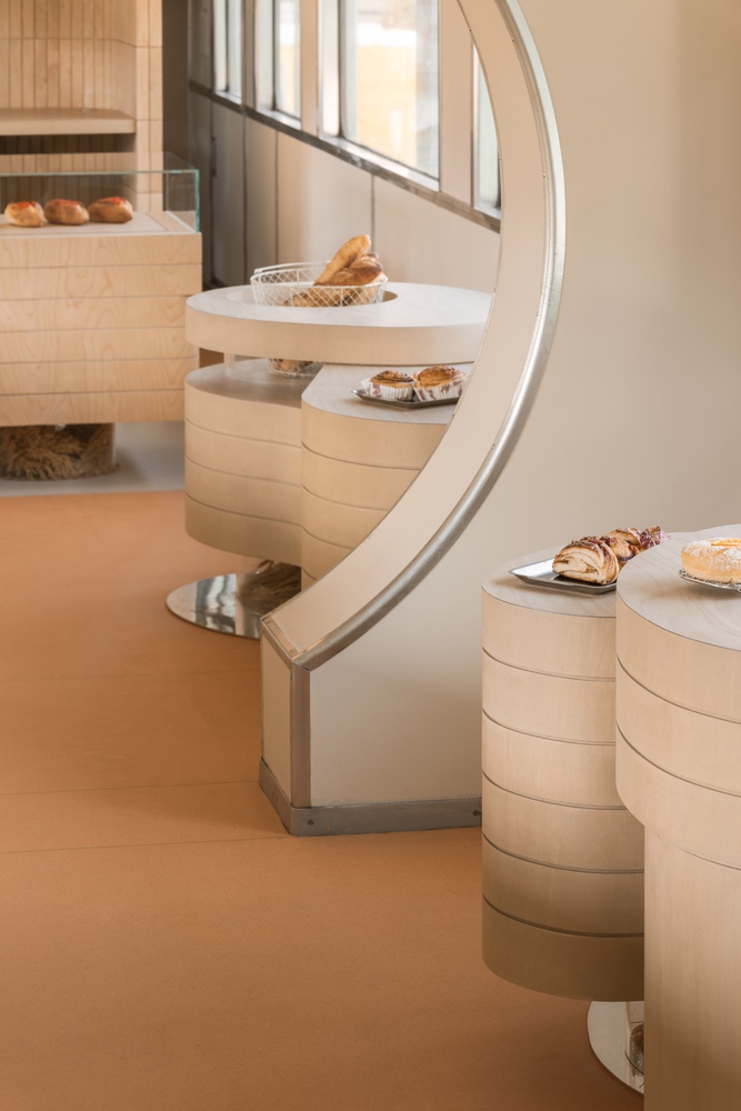 стойки витрины с продукцией разделенные стенкой Horli Baking