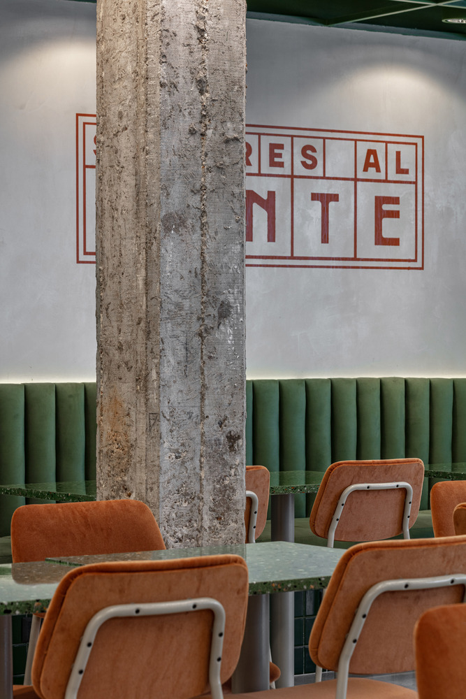 столб по середине зала Diletto Pastas – Barrio Chino