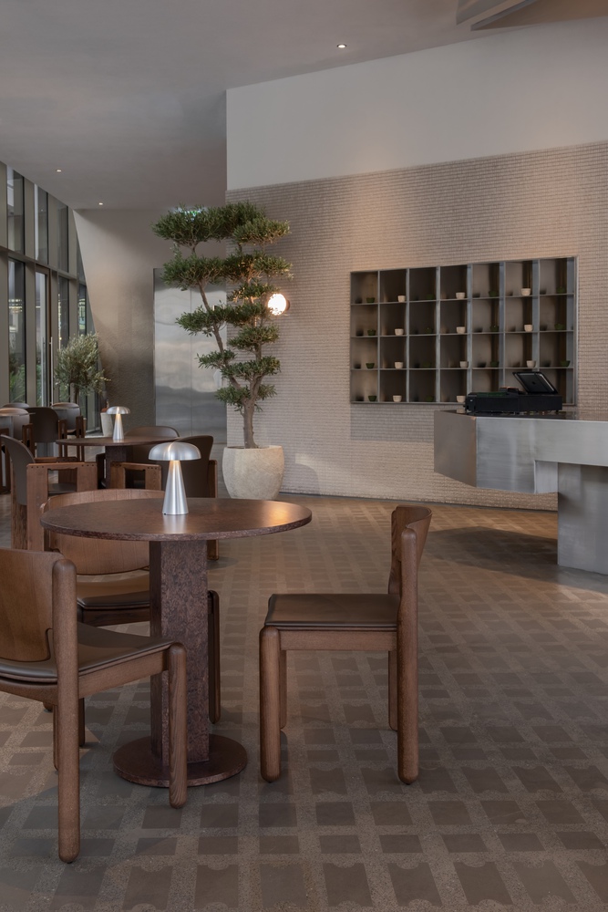 столик на три человека Como Lounge Cafe вблизи