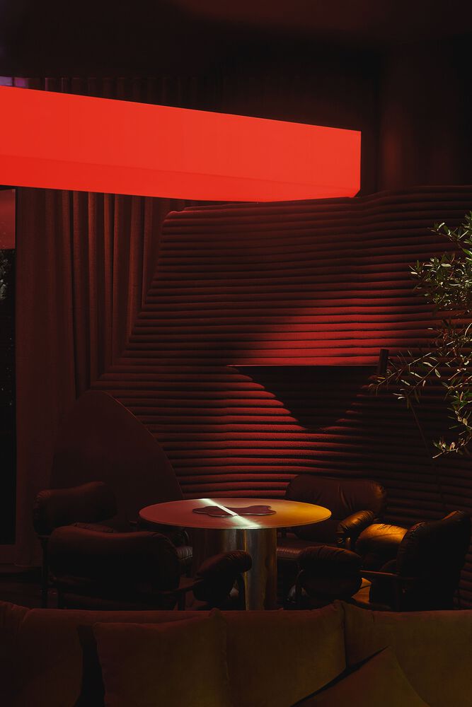 столик в углу MYATA Platinum Lounge and Restaurant