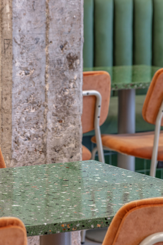 столик вблизи Diletto Pastas – Barrio Chino