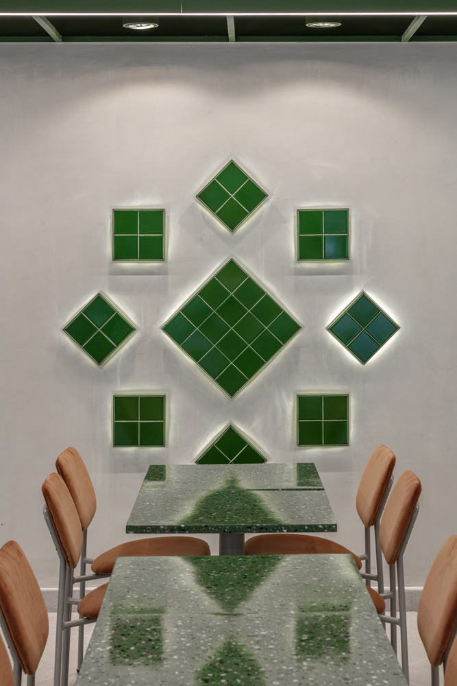 столики и стена Diletto Pastas – Barrio Chino