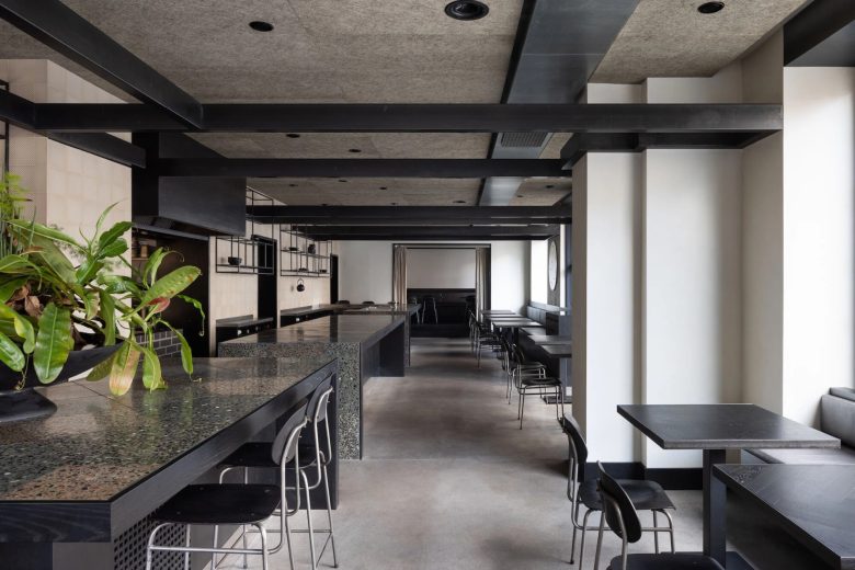 столики каменные Kramer Restaurant