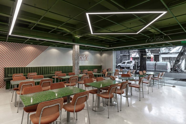 столики на четырех человек Diletto Pastas – Barrio Chino