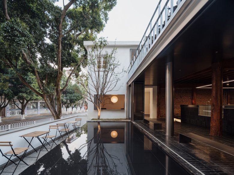 столики на улице Scented Coffee