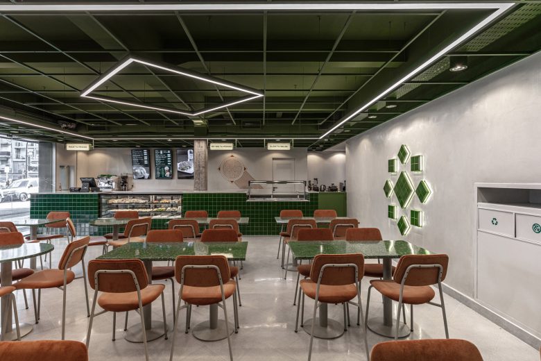 столики у стены Diletto Pastas – Barrio Chino