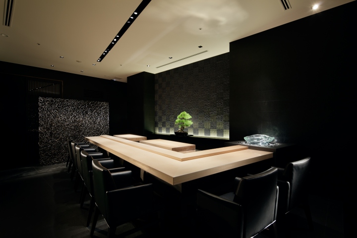 Запоминающийся ресторан Sushi SORA от студии A.N.D. в Токио