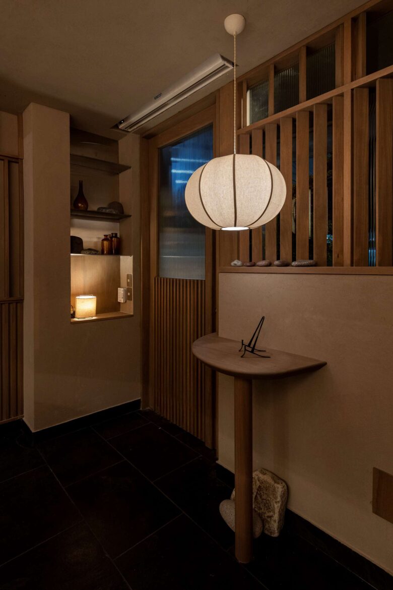 светильник в ресторане UKE