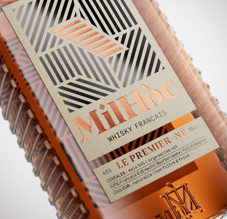 светлая этикетка Milhóc Whisky