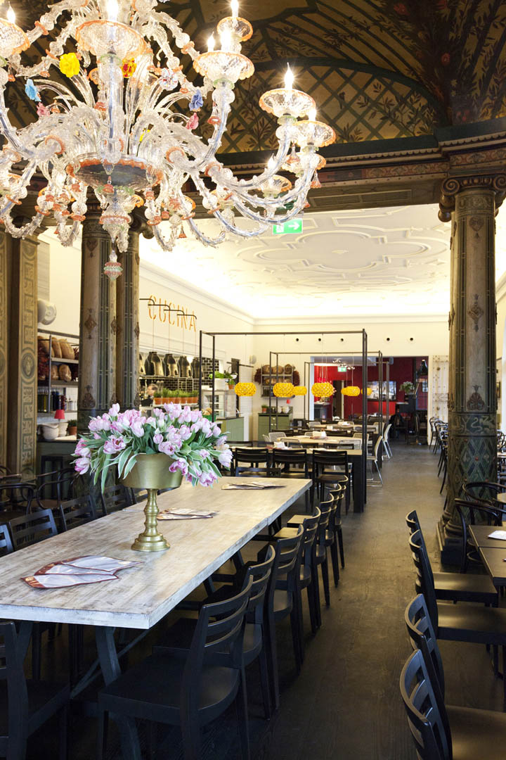 Очаровательный дизайн интерьера ресторана итальянской кухни L’OSTERIA в Германии