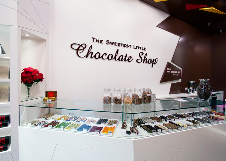 Современный интерьер магазина шоколада Little Chocolate Shop