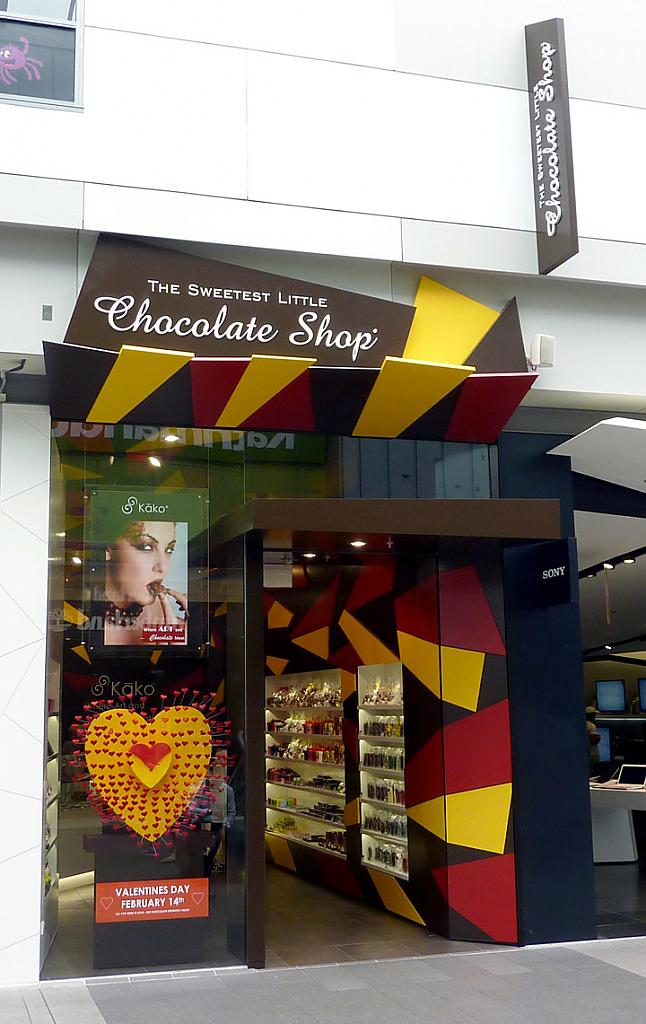 Безупречный интерьер магазина шоколада Little Chocolate Shop