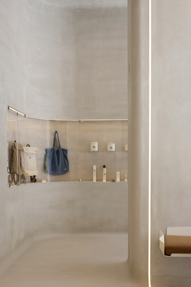 основной зал Arabica стенды с сумками