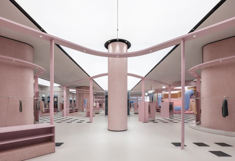 торговый зал Erdos Land колона посередине