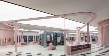 торговый зал с витринами Erdos Land