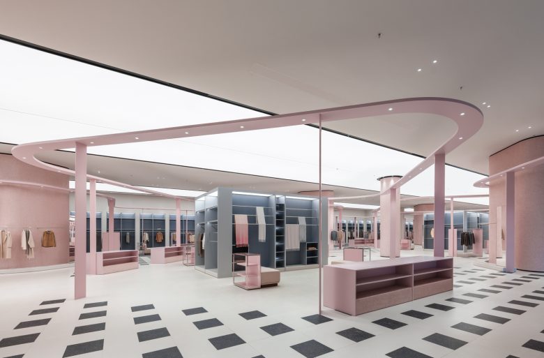 торговый зал с витринами Erdos Land