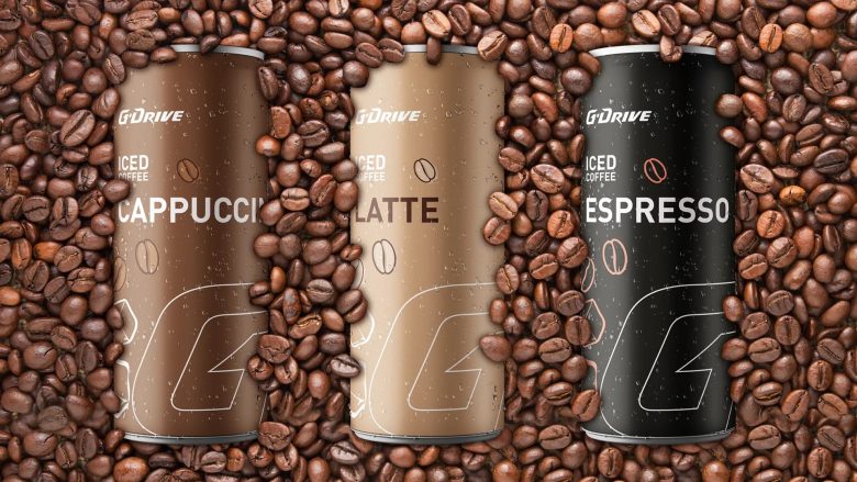 три баночки на фоне кофейных зерен G-Drive Iced Coffee