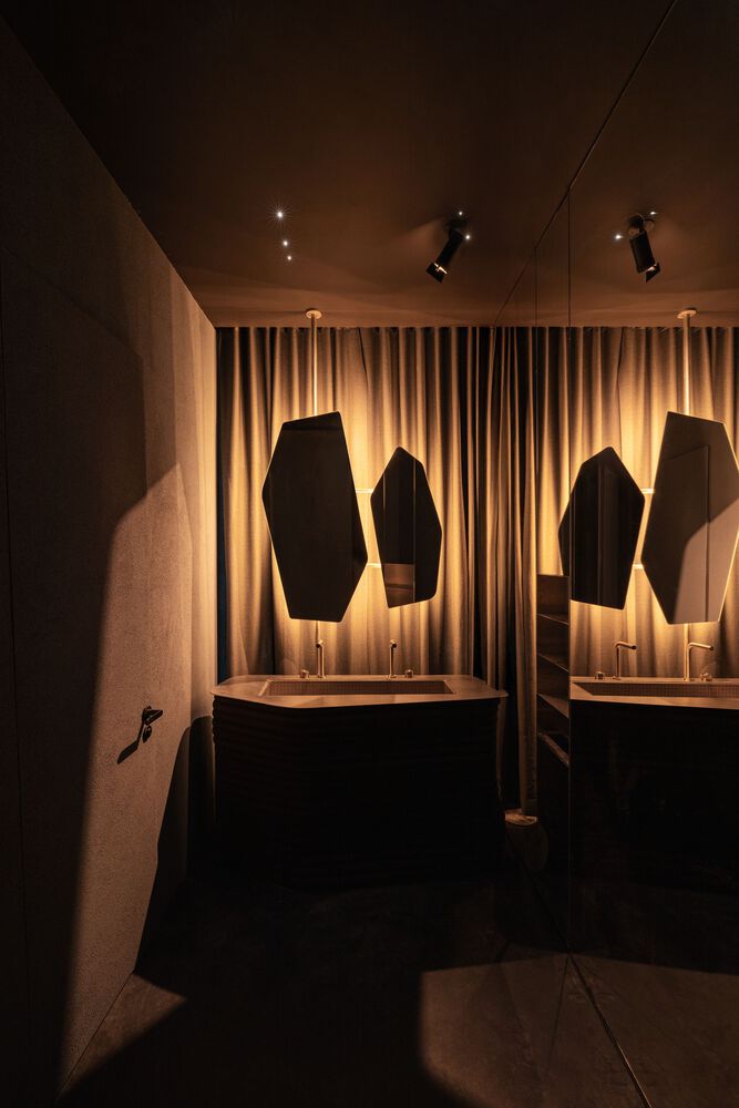 туалетная комната MYATA Platinum Lounge and Restaurant