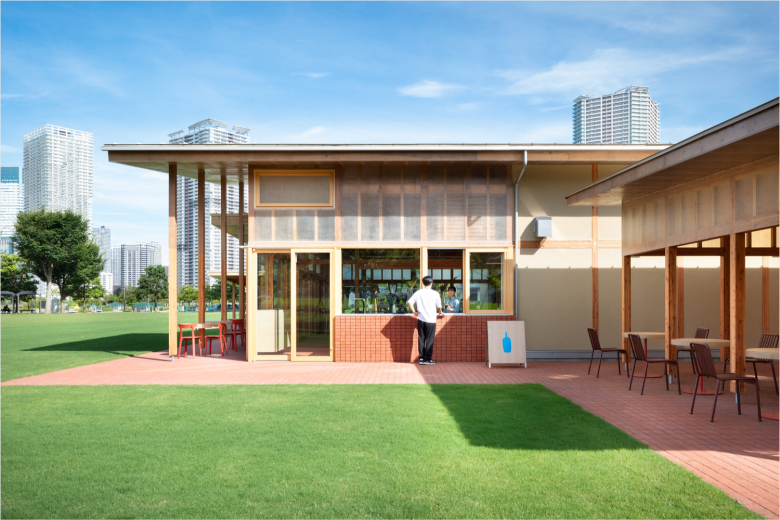 уличная зона Blue Bottle Coffee