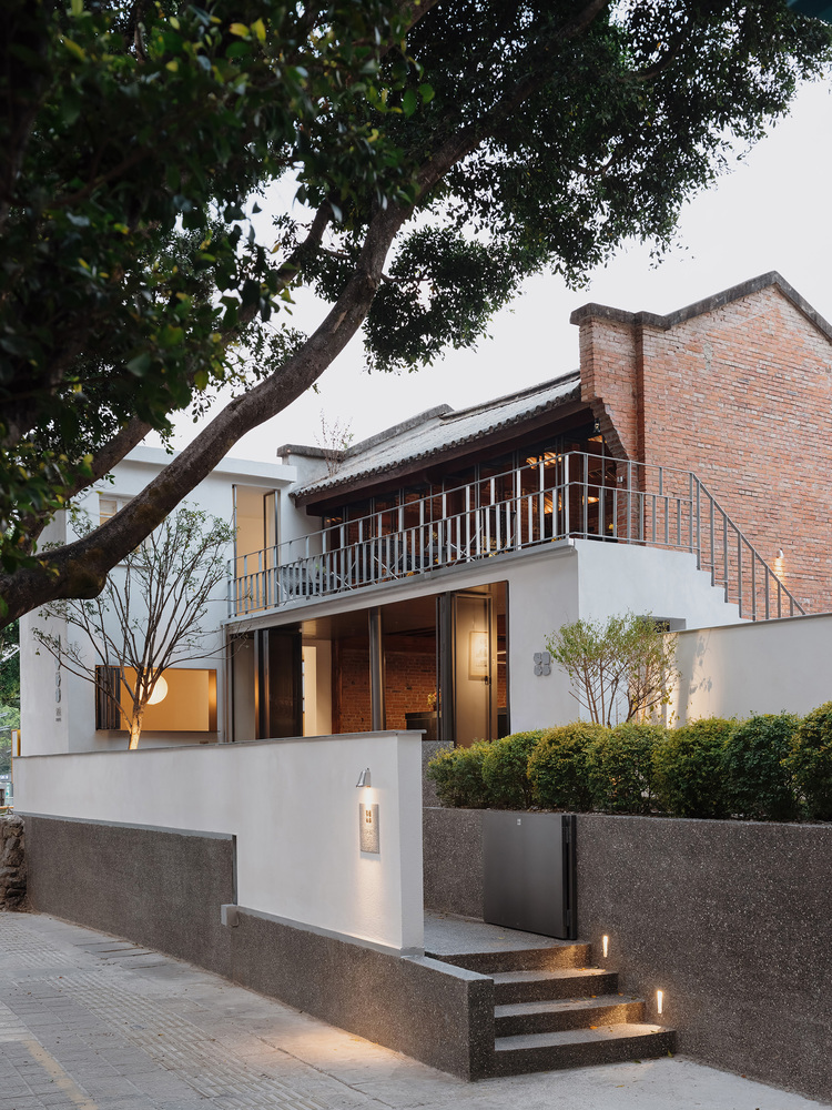 вход с улицы Scented Coffee вид со стороны