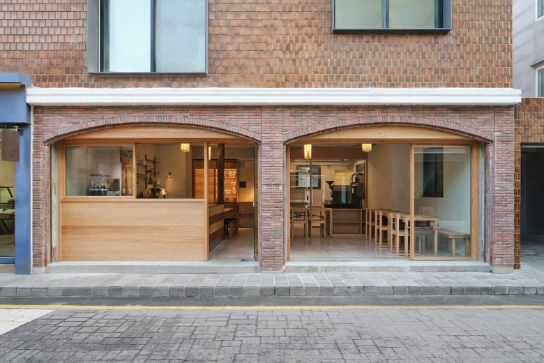 вход с улицы Yeonheun Roasters